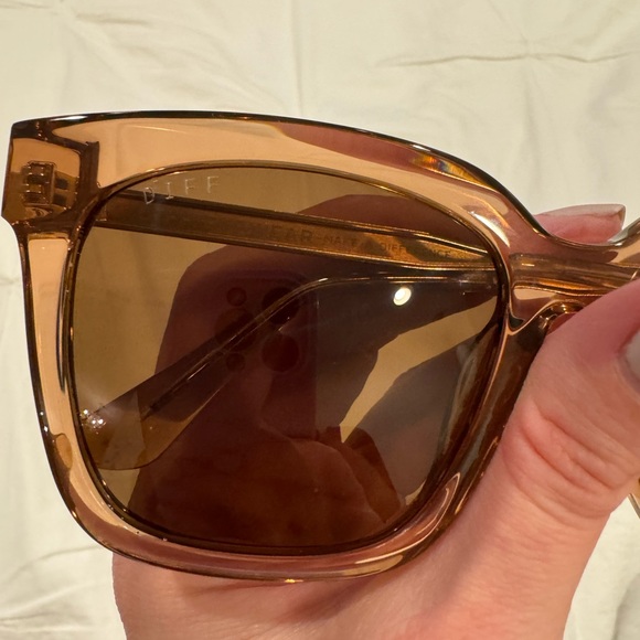 DIFF Eyewear BELLA Polarized Sunglasses in Café Ole Brown - Picture 9 of 11